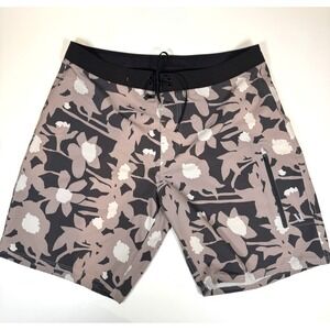 Vuori Infinity Boardshort Mens Size 32 Umber Acacia Floral Leaves Stretch Pocket